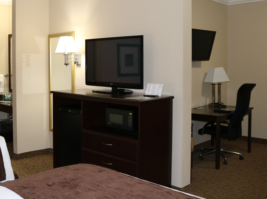 Rock Island Inn & Suites主图