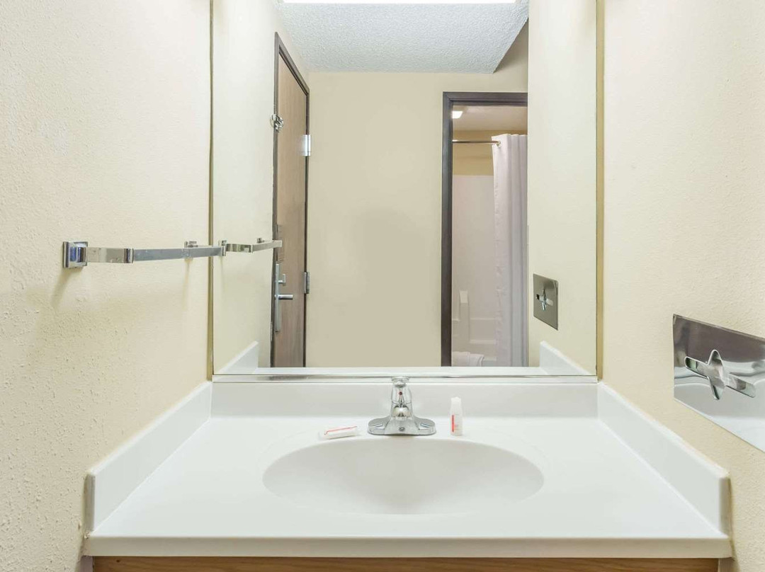 Super 8 by Wyndham Ottawa Starved Rock主图