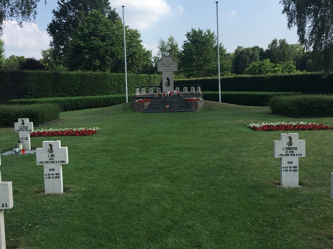 Polish War Cemetery景点图片