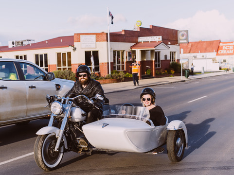 Sidecar Tours Tasmania-谢菲尔德必去景点