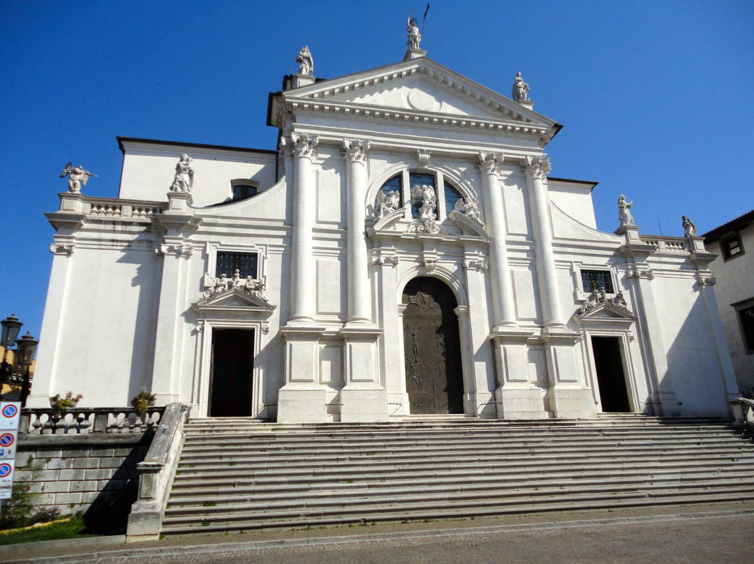 Duomo di San Michele Arcangelo景点图片