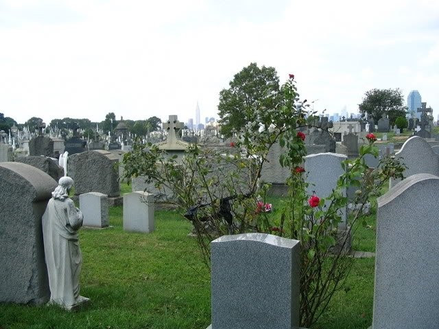 First Calvary Cemetery景点图片