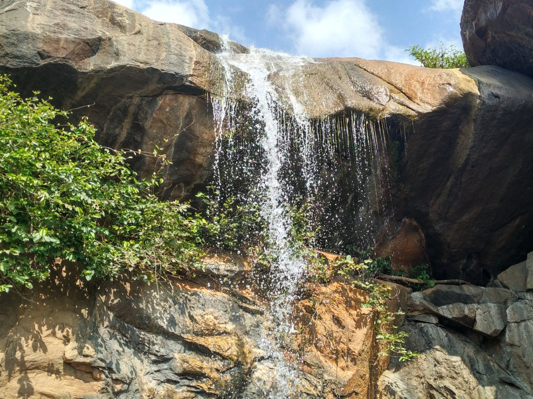 Jalagamparai Falls景点图片