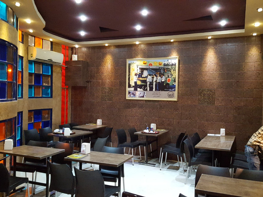 Ardeshiri-ye Bala餐馆和美食-Magiran Burger