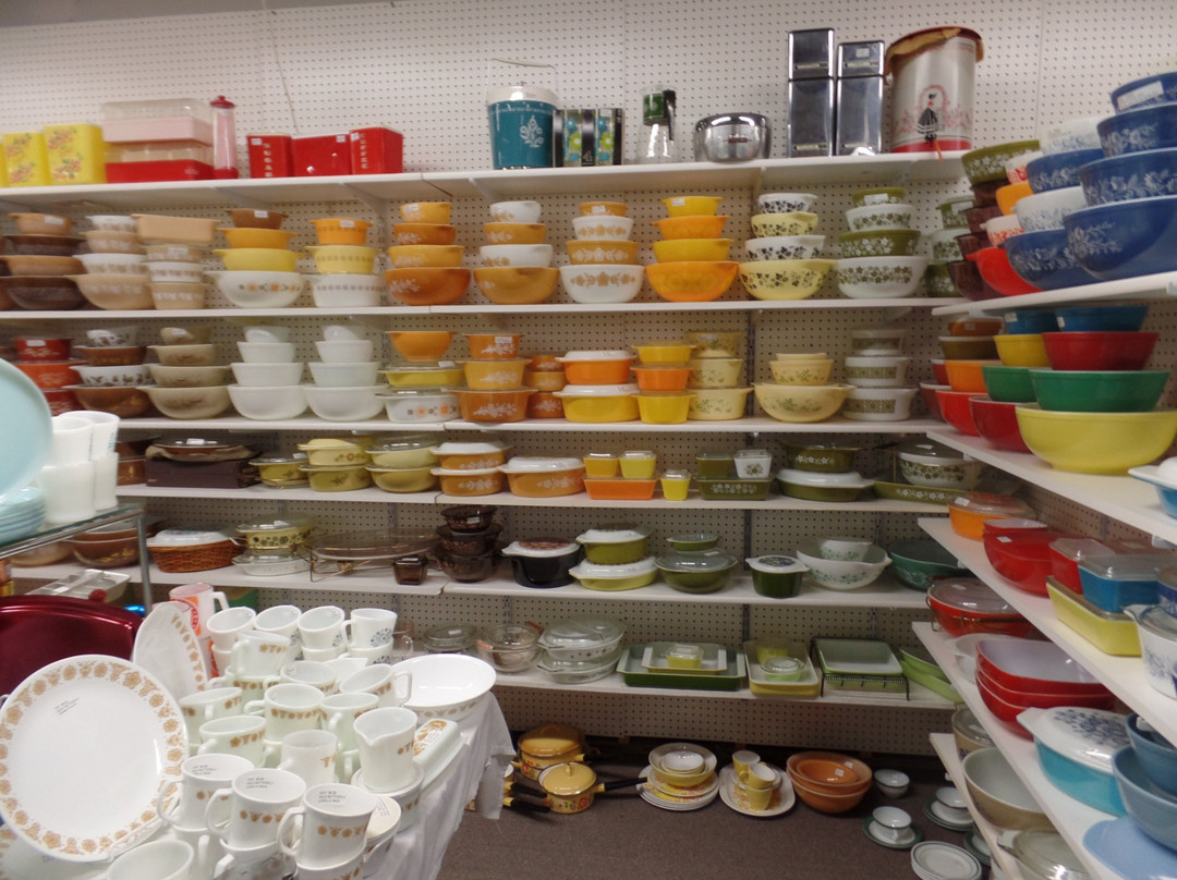 Mad Hatter Antique Mall景点图片