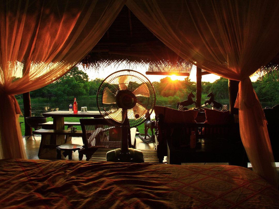 Cadjan Earth Hotel
