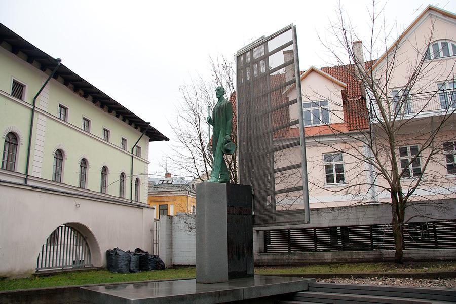 Monument to Jaan Tõnisson-塔尔图必去景点