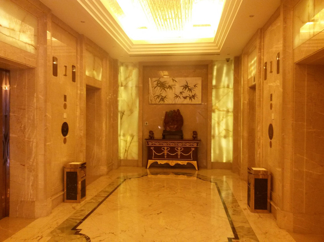 德清皇冠假日酒店主图