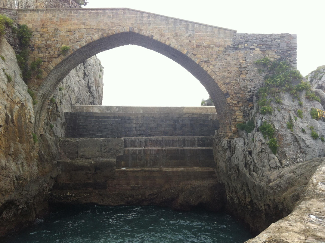 Puente Romano Medieval-Castro Urdiales必去景点