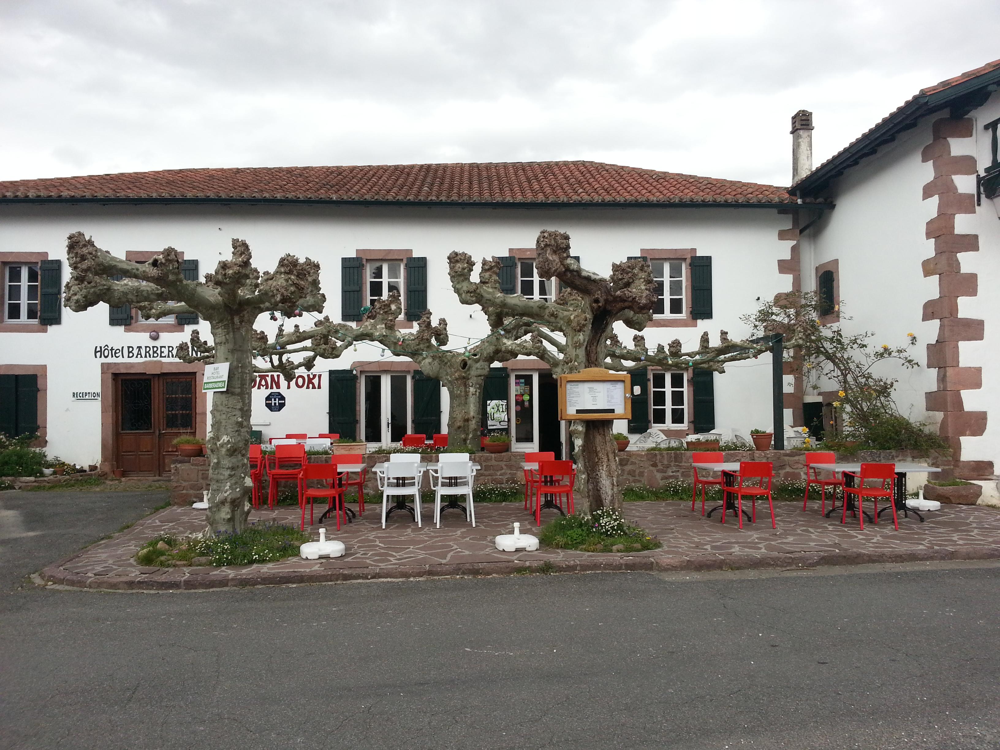 Hôtel Restaurant Barberaenea-餐饮