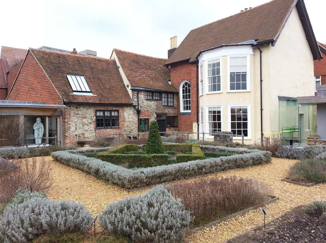 Tudor House and Garden景点图片