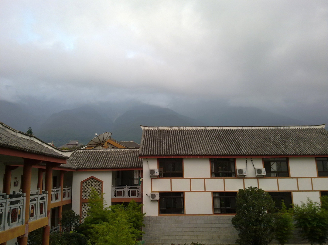 三塔苑酒店主图