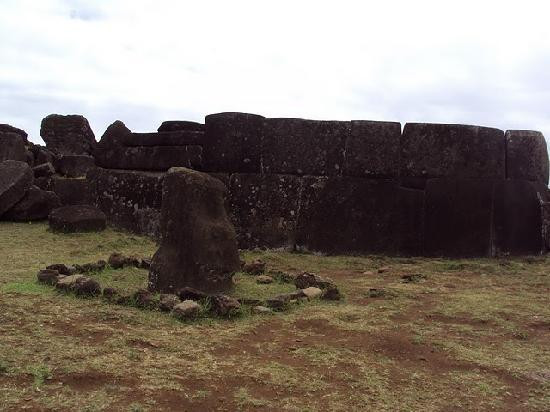Ahu Vinapu-复活节岛必去景点
