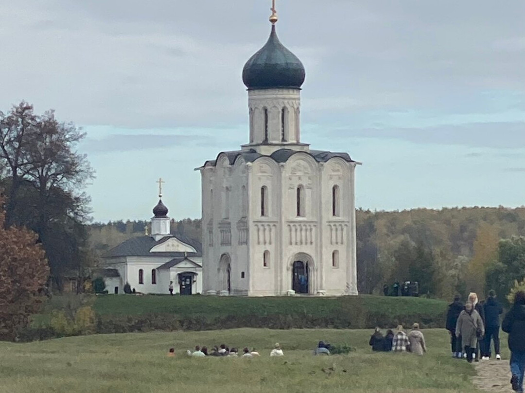 Historical And Landscape Complex Of Regional Significance Bogolyubovsky Meadow - Church Of The Intercession On The Nerl景点图片