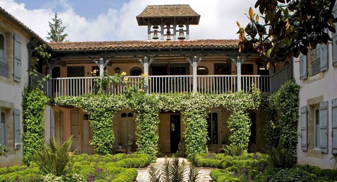 厄热涅草坪酒店主图