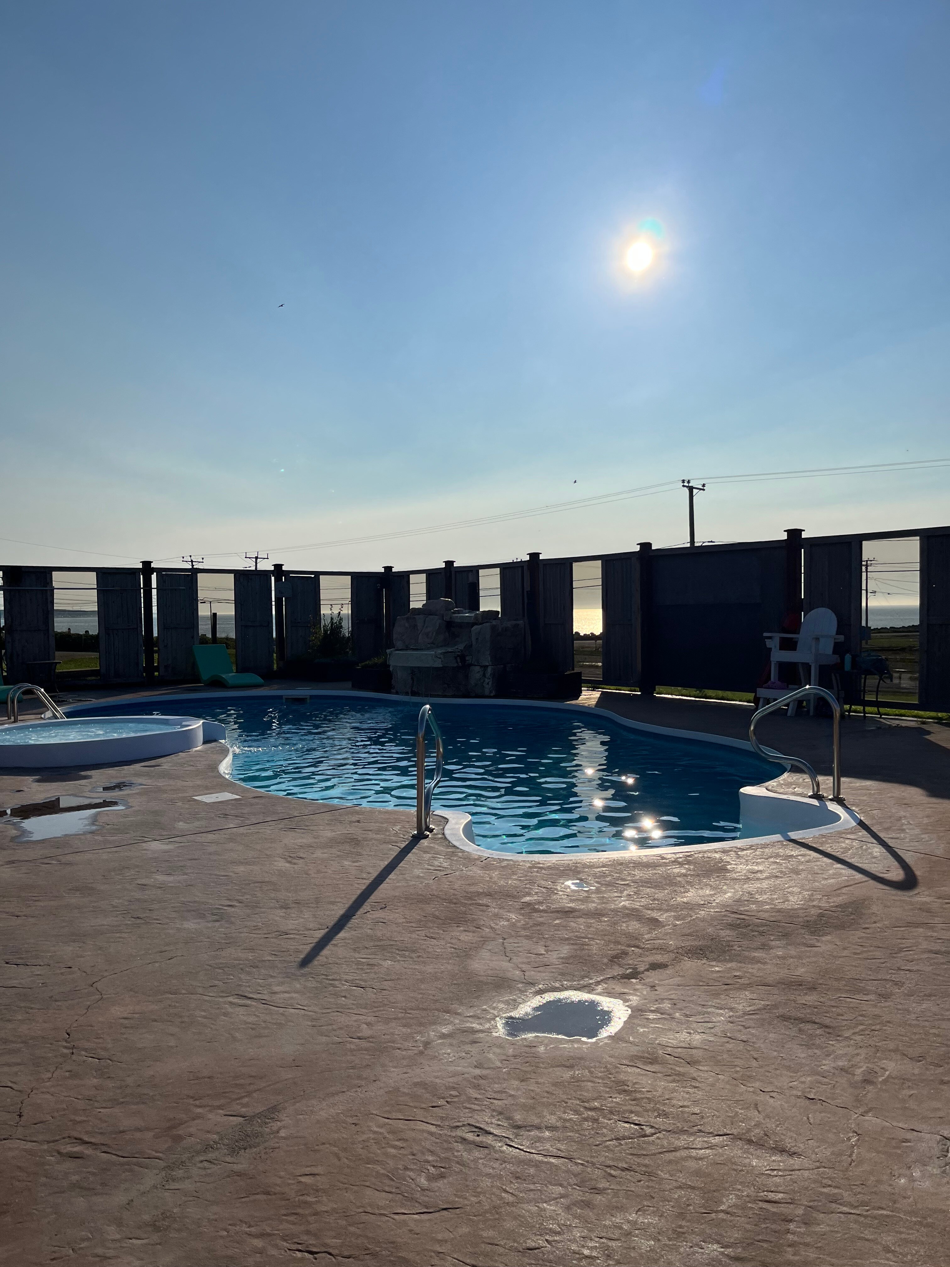 Quality Inn & Suites Matane-泳池