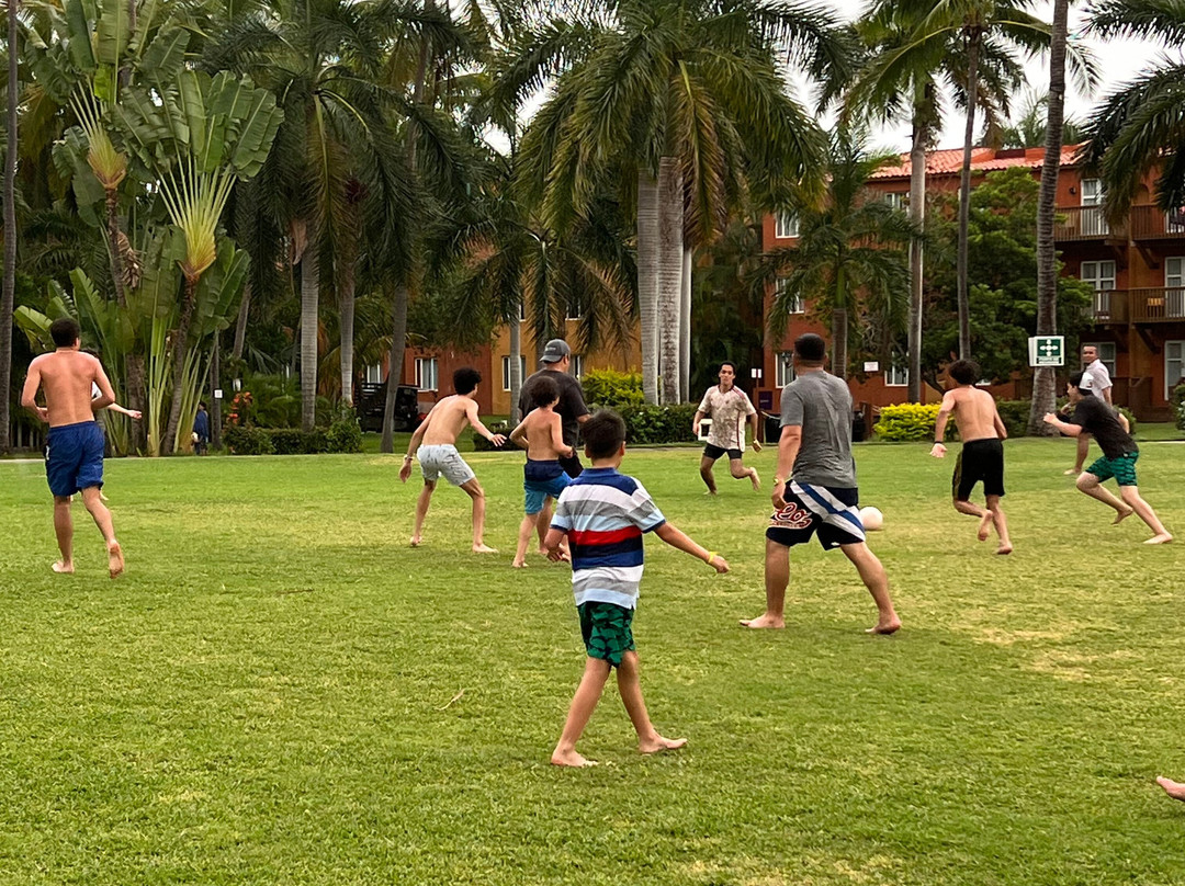 伊斯塔帕地中海度假村主图