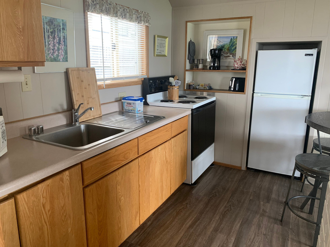 Juan De Fuca Waterfront Hotel & Cottages主图