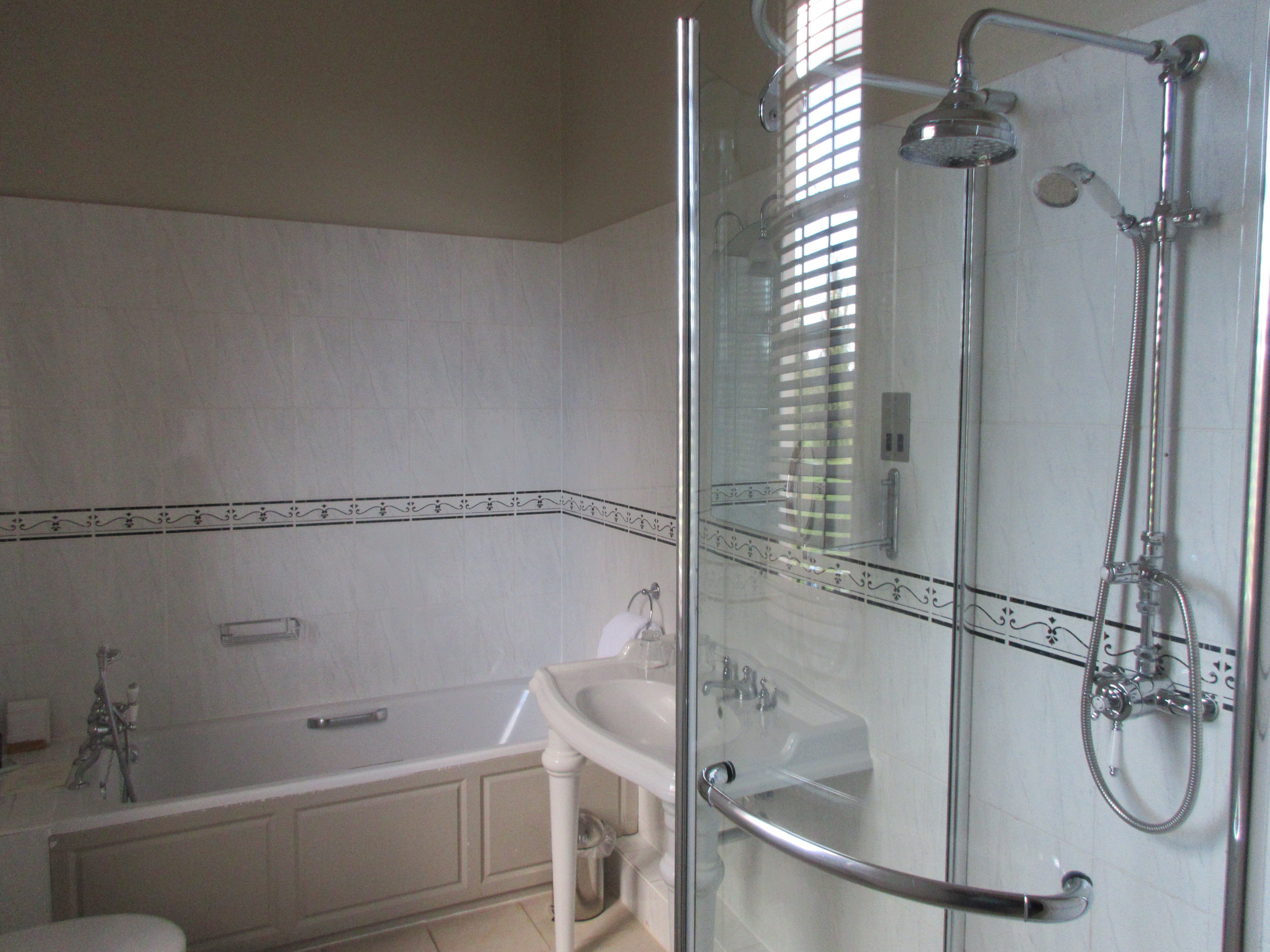 Brockencote Hall Hotel-浴室