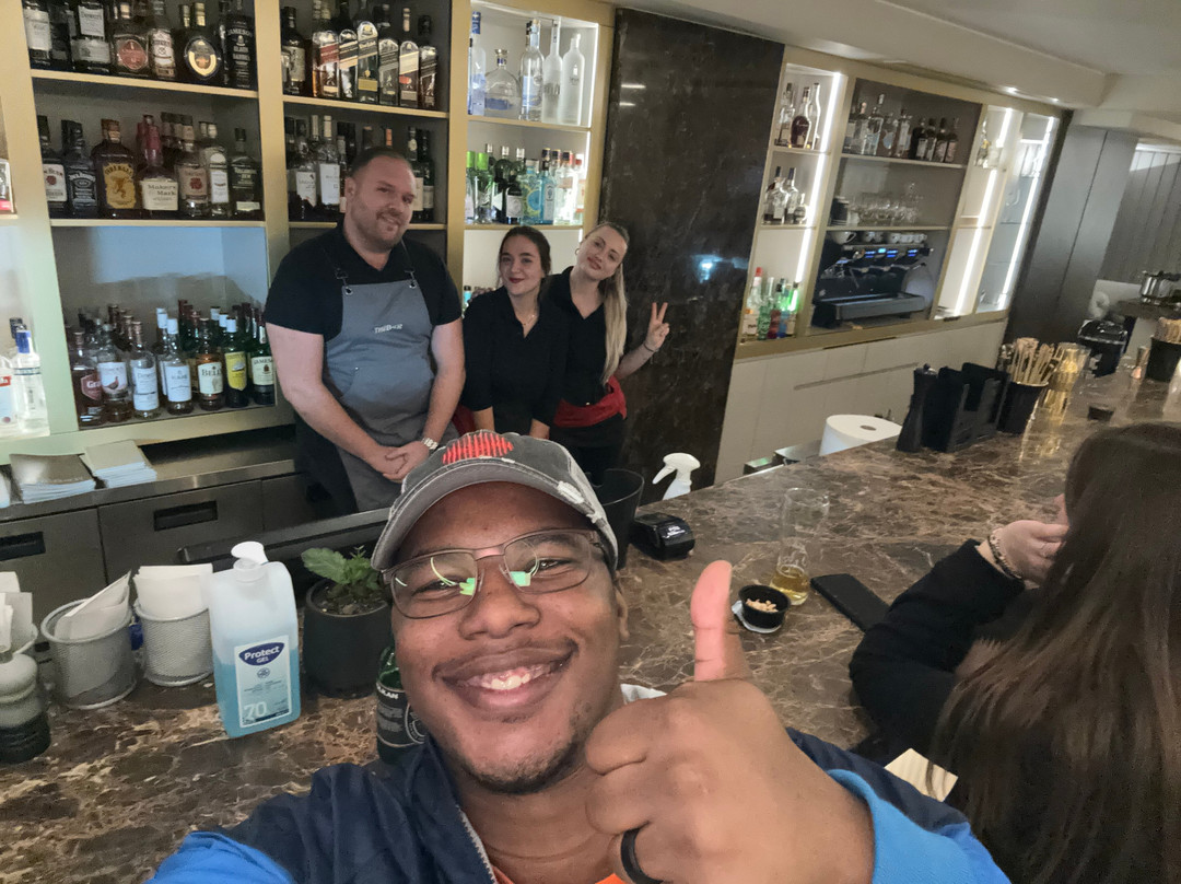 皇宫大酒店主图