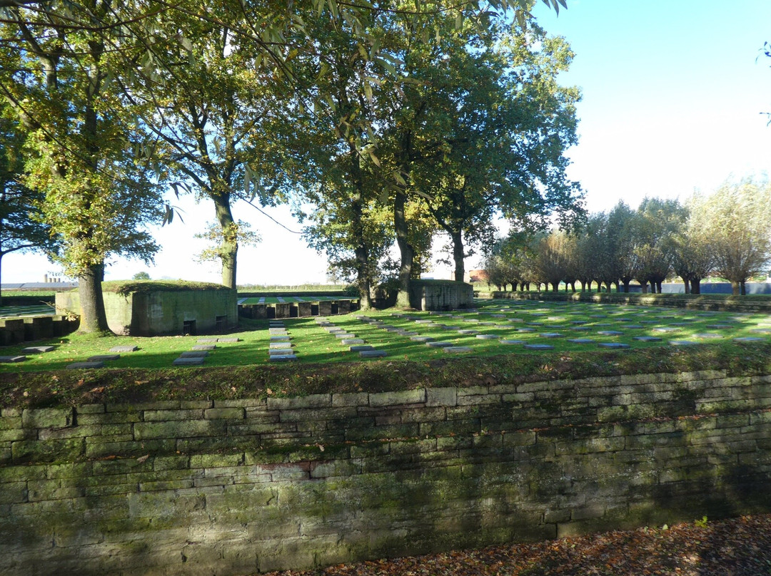 Langemark Cemetery景点图片