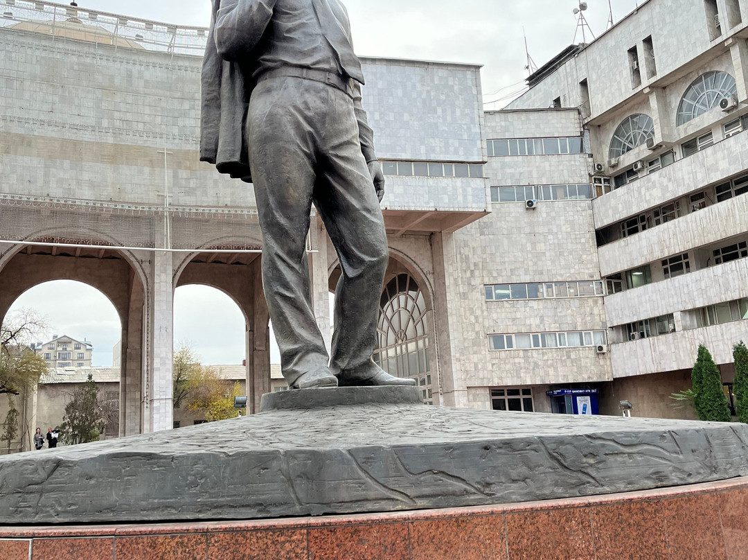 Monument to Chingiz Aitmatov-比斯凯克必去景点
