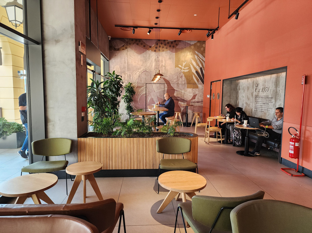 Starbucks Serravalle
