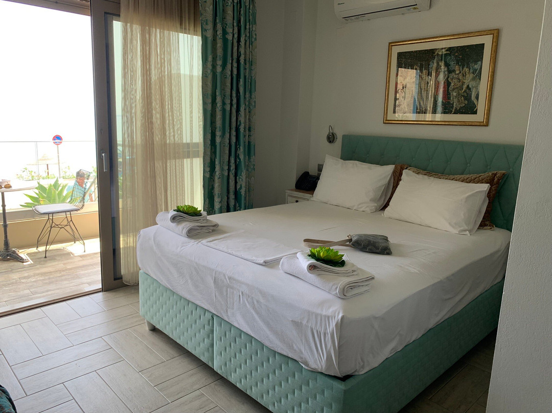 Elimia Suites & Studios