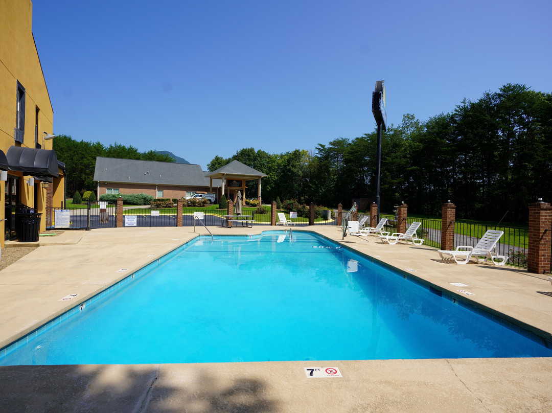 Columbus Inn And Suites主图