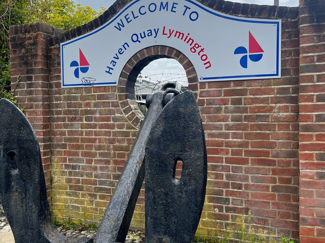 Lymington Harbour景点图片