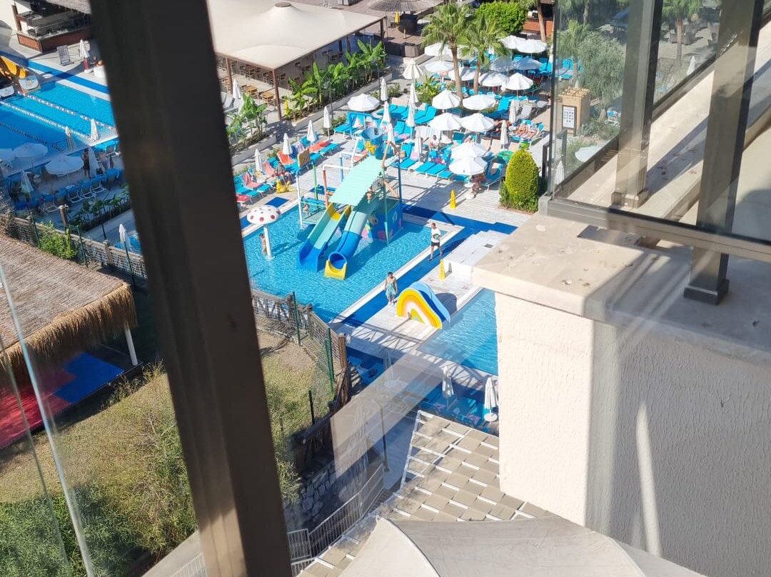 Ramada Hotel & Suites by Wyndham Kusadasi主图