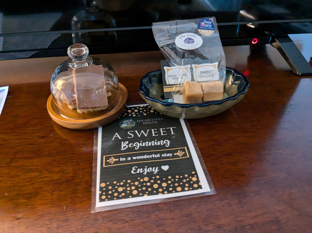 Highcliffe House主图