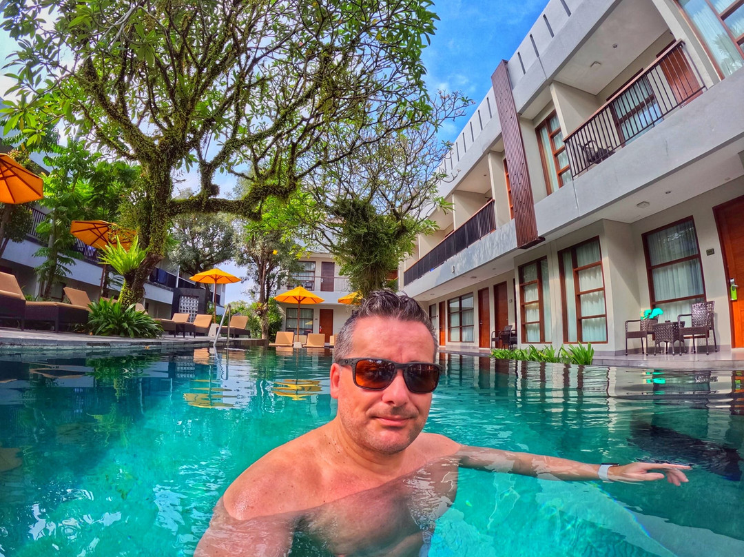 阿玛迪假日别墅酒店主图