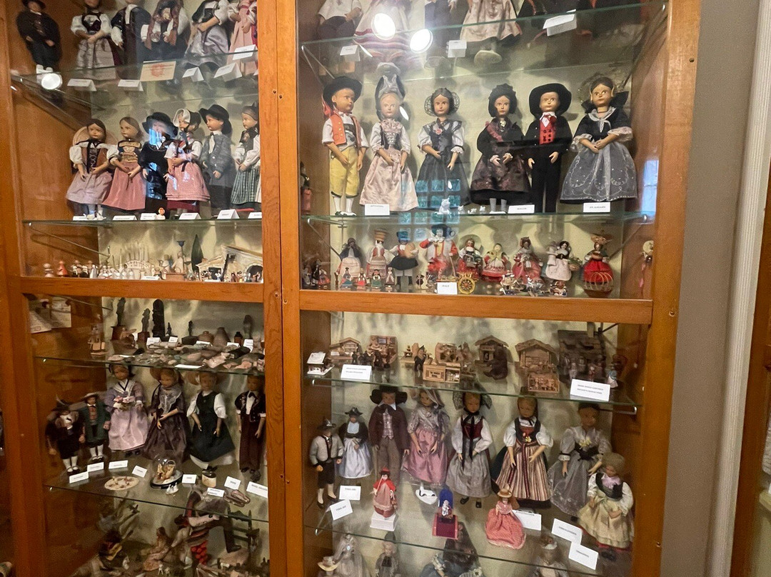 Chalet of the Golden Fleece Museum景点图片