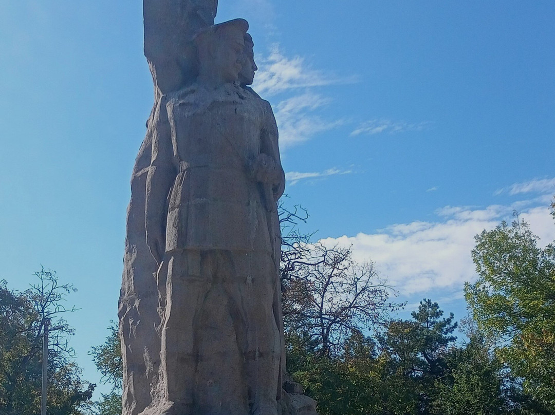 Monument to Podtelkov and Krivoshlykov景点图片