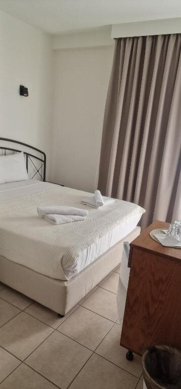 Y&p Latchi Hotel主图