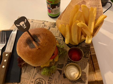 Mac & Chill | Food & Friends