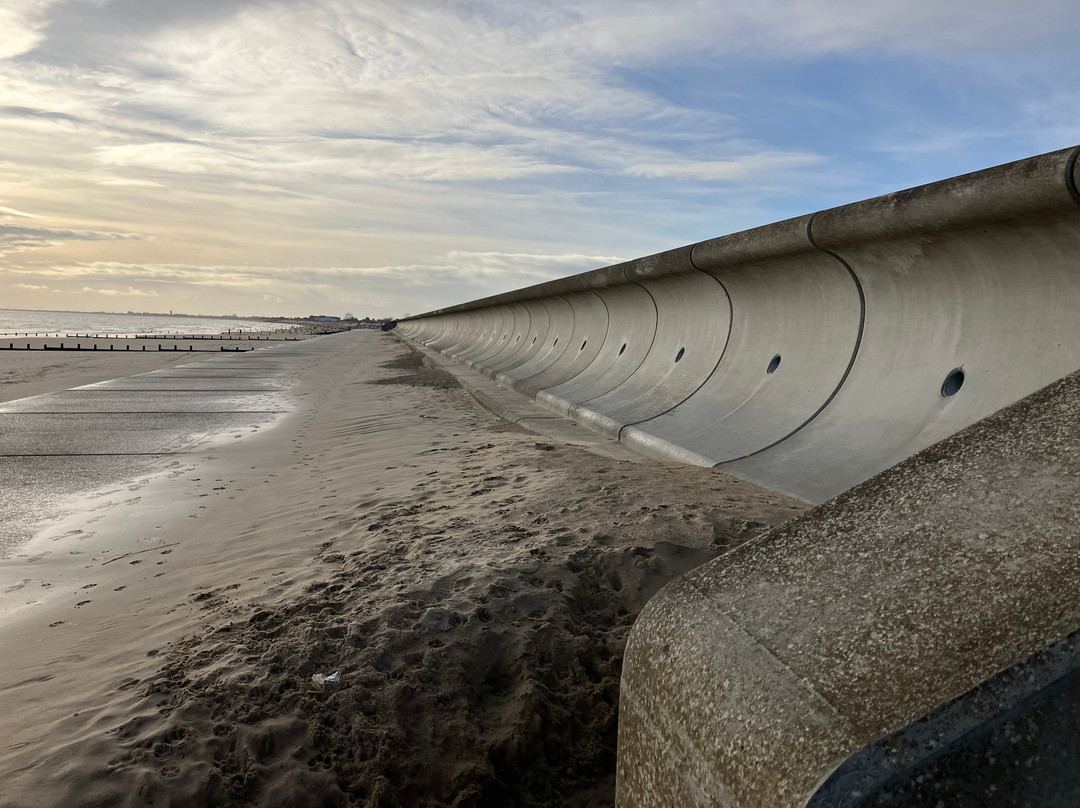 Dymchurch Seawal景点图片