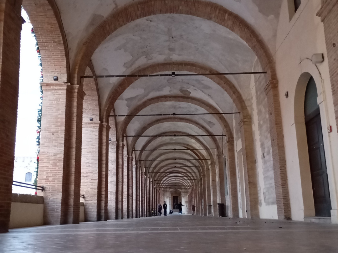 Loggiato di San Francesco-Fabriano必去景点