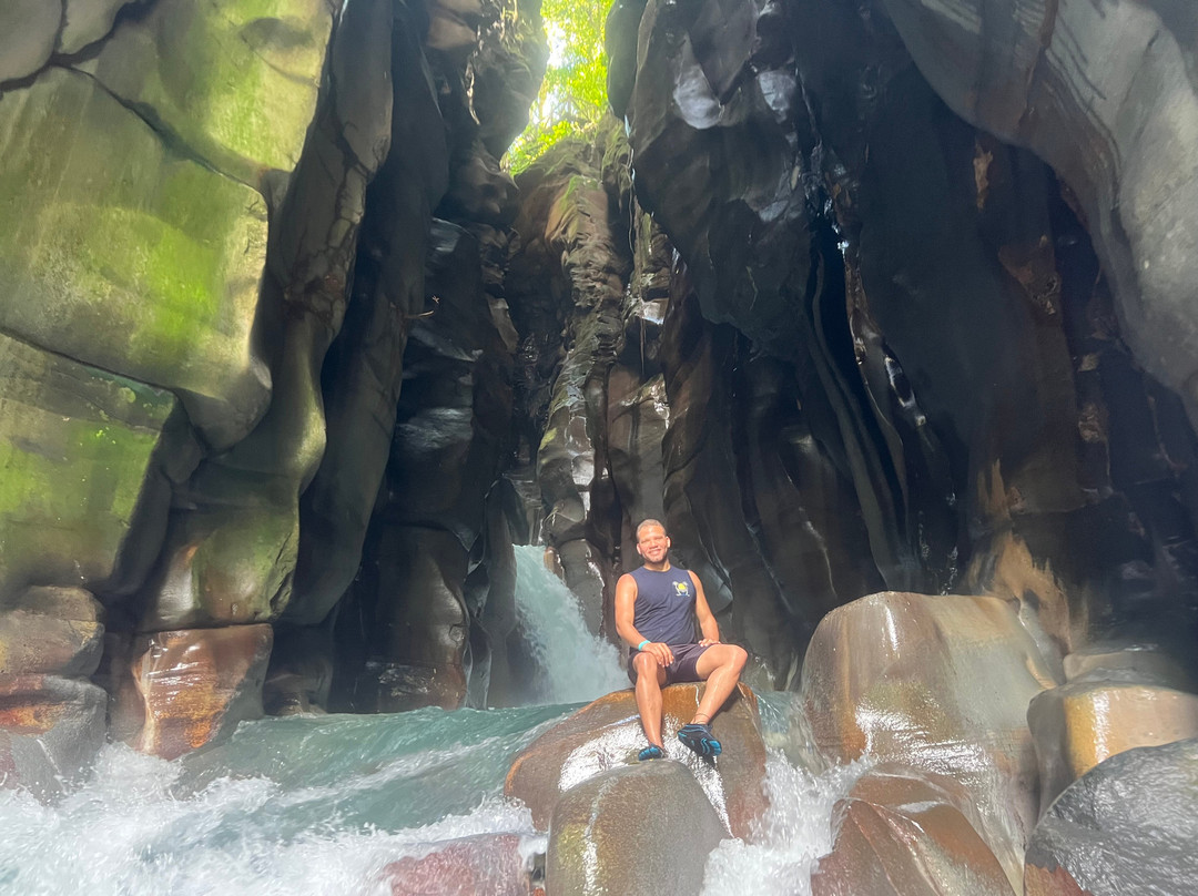 tours chary costa rica rio celeste景点图片