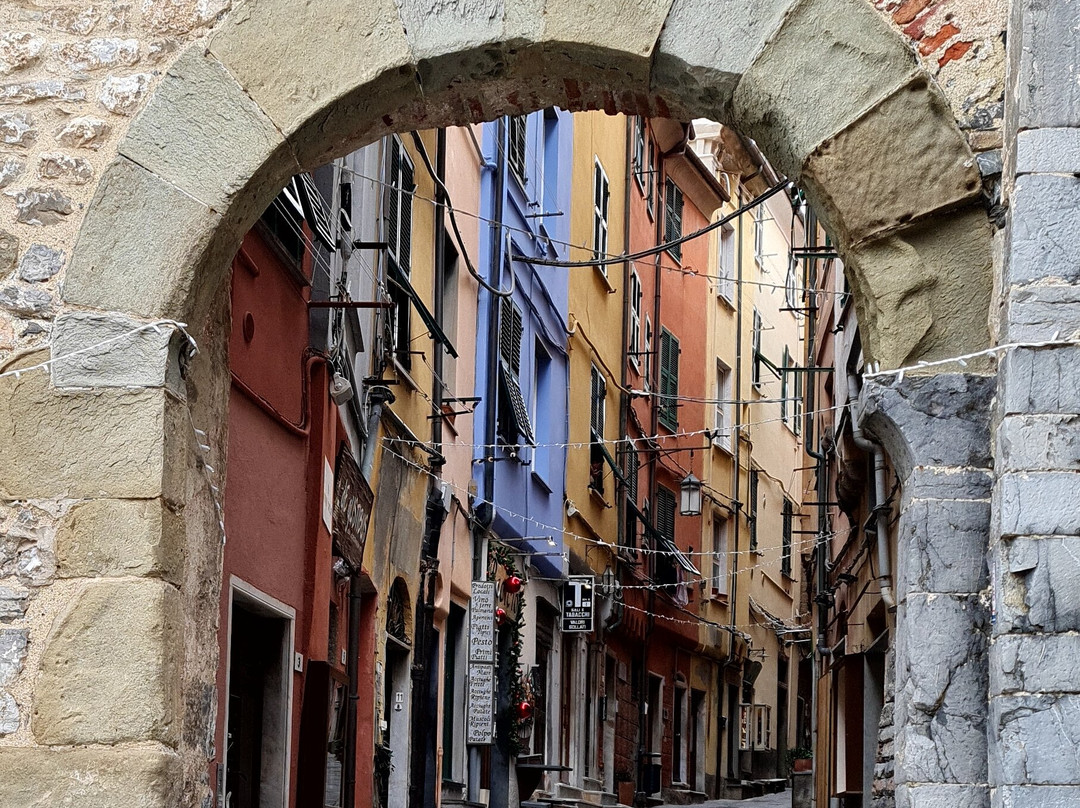 Porta del Borgo-韦内雷港必去景点