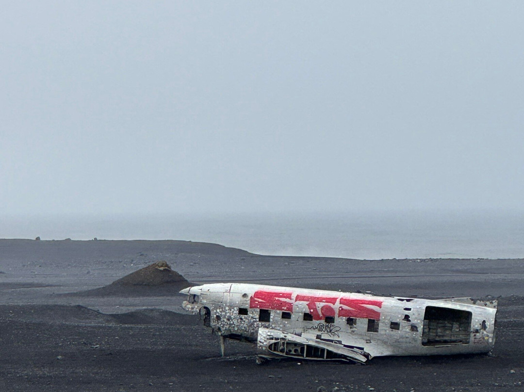 DC-3 Airplane wreck - Eyvindarholt-霍尔斯沃德吕尔镇必去景点