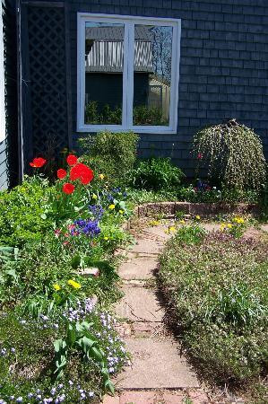 Beside The Trail Bed and Breakfast主图