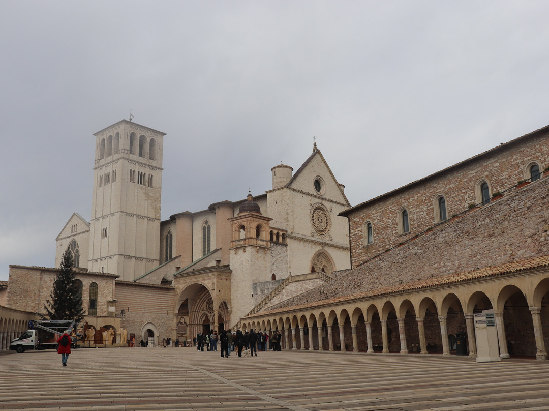 Piazza Inferiore di San Francesco-阿西西必去景点