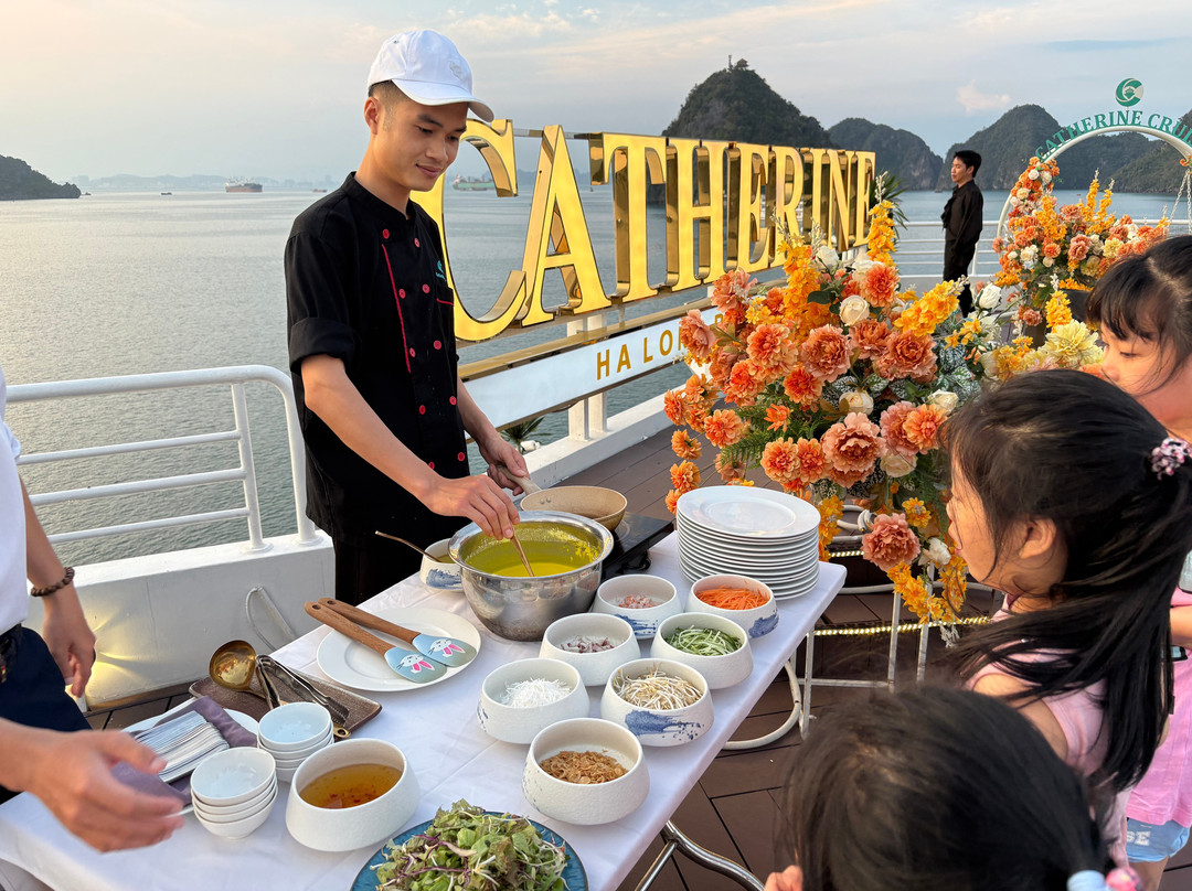 Catherine Cruises-下龙湾必去景点