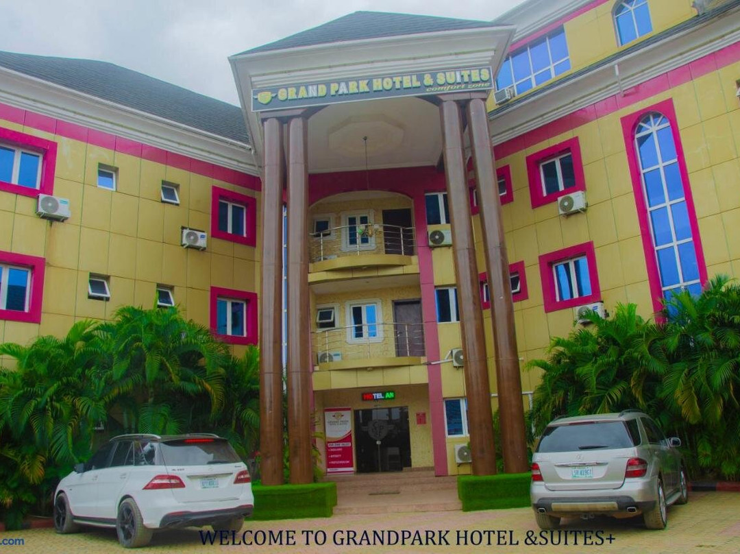 Grand Park Hotel & Suites