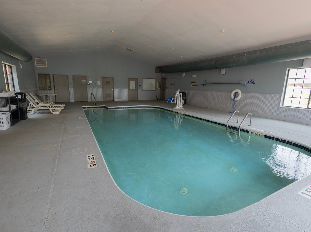 Countryside Inn & Suites