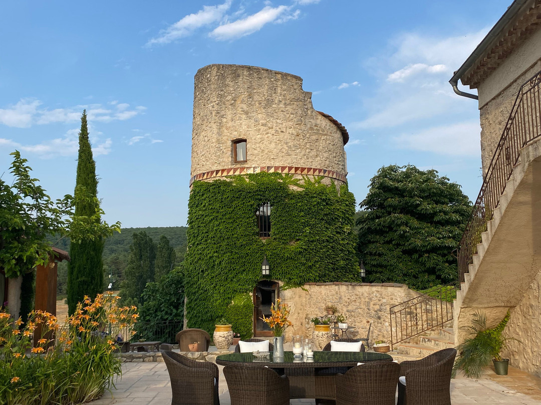 Domaine De La Tour D'Enguernes主图