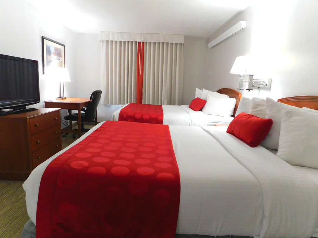 Ramada by Wyndham Ely主图