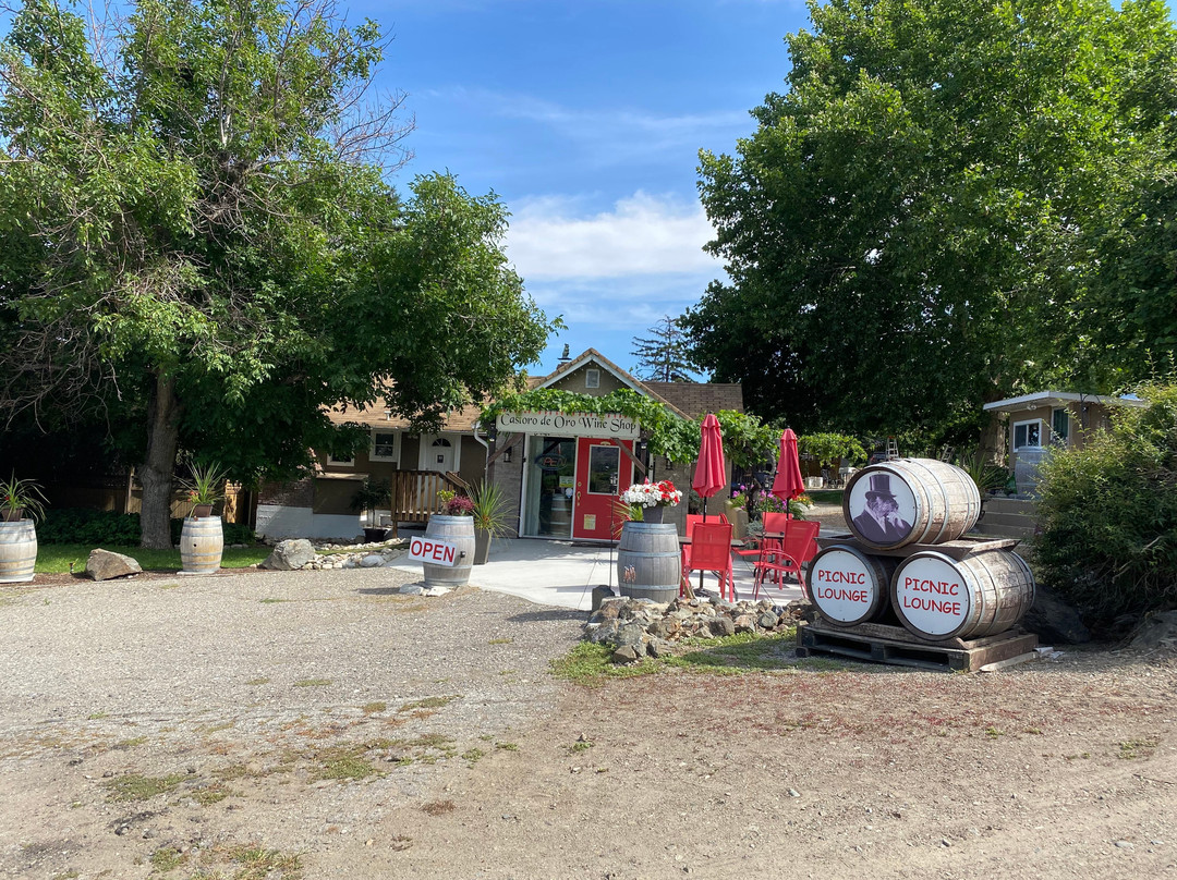 Castoro De Oro Estate Winery-Oliver必去景点